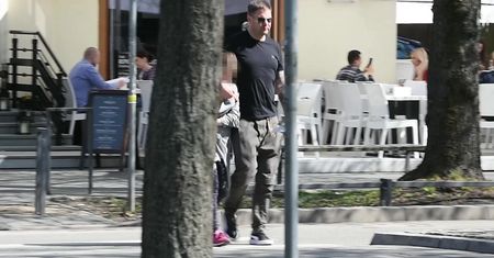 Niezadowolona Viola i zamyślony Karolak zabrali dzieci na lody