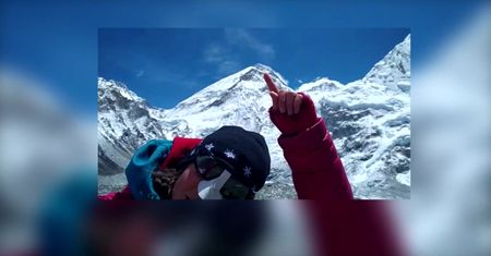 Miłka Raulin na filmiku pokazuje szczyty Everestu, Lhotse i Nuptse