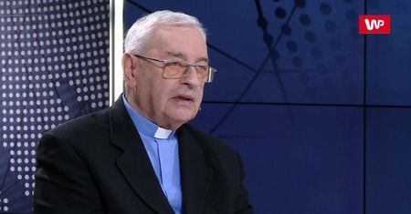 Bp Pieronek o zakazie handlu. "Cieszę się"