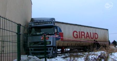 Tir uderzył w salę gimnastyczną