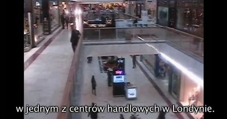 Zuchwały napad w centrum handlowym
