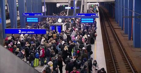 Opóźnione pociągi, pasażerowie są wściekli
