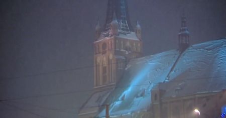 Sypnęło śniegiem. Biało niemal w całym kraju