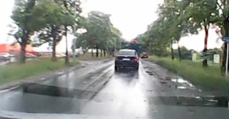 Niebezpieczny manewr kierowcy ciężarówki