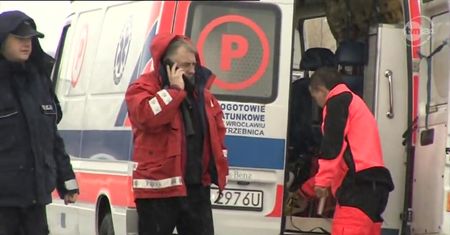 Dachowanie karetki przewożącej pacjenta
