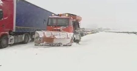 Zakopianka pod śniegiem. Tiry stanęły na drodze