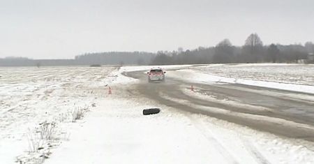 Trening kierowców na śniegu i lodzie
