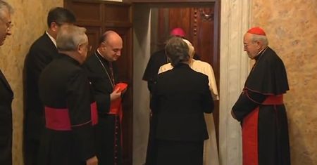 Benedykt XVI opuszcza Watykan