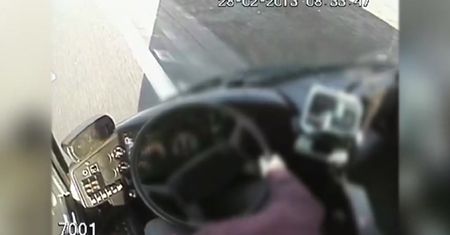 Pasażerki uratowały autobus, gdy kierowca zemdlał