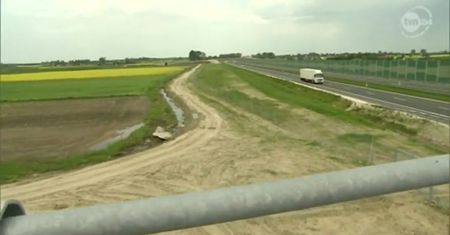 A1 odcięła rolników od pól