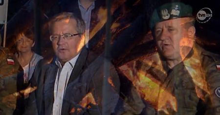 Bronisław Komorowski śpiewa przy ognisku