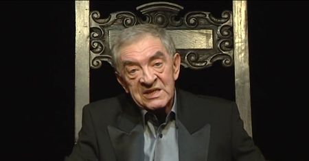 On mógłby zagrać nawet książkę telefoniczną.
