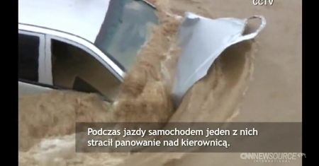 Chiny: Samochód wpadł do rzeki