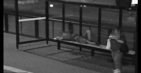 Bydgoszcz: Okradła mężczyznę na przystanku