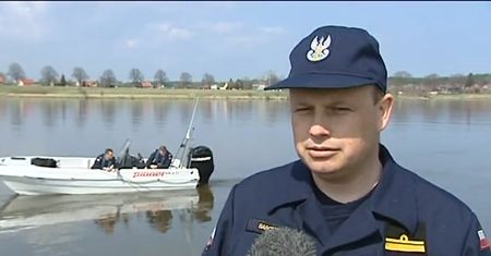 Nurkowie o akcjii wyciągania niewybuchów z dna Wisły