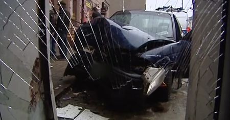 Łódź: Wjechał w budynek po pijanemu