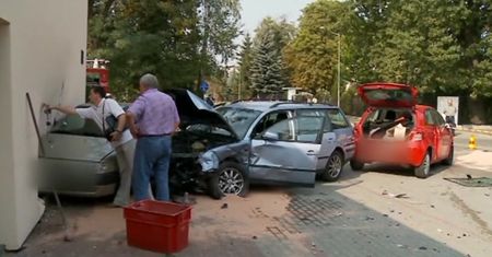 Tarnów: Samochód naruszył ścianę budynku