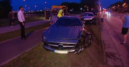 Mercedes za milion rozbity w Warszawie