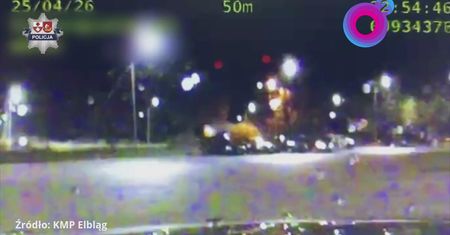 Driftował na oczach policji. Zaskakujące odkrycie w bagażniku auta