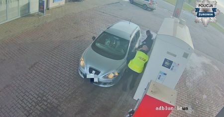 Zasnął za kierownicą na stacji paliw. Policjanci szybko poznali powód