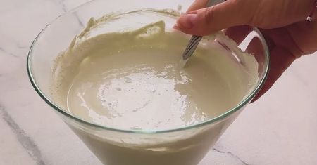 Modna dekoracja DIY. Tak zrobisz świecznik z betonu