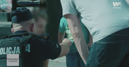 Funkcjonariusze jechali na lody. Nagle zauważyli małego chłopca