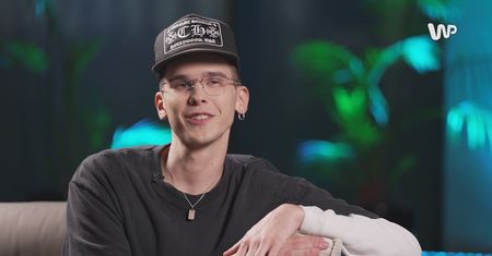 Jest milionerem? "Przelał przez konto, ale żeby mieć, to chyba nie"