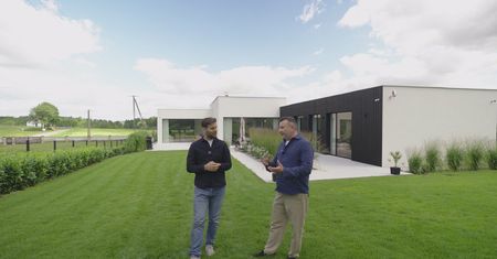 Wyrzucili kilkadziesiąt tysięcy w błoto. Architekt ocalił ich dom z katalogu