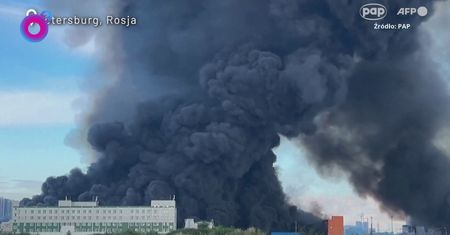 Kłęby dymu nad miastem. Ukraina uderzyła w Rosję. 571 dronów
