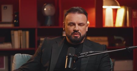 Polski oszust z Tindera. Jak działał przez 23 lata i oszukał ok. 30 osób