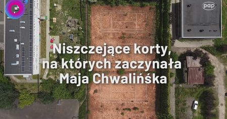 Mural obok zniszczonych kortów. Mocny przekaz artysty z Dąbrowy Górniczej