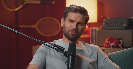 Nie gryzł się w język o show-biznesie. Wspomina też powrót po udarze