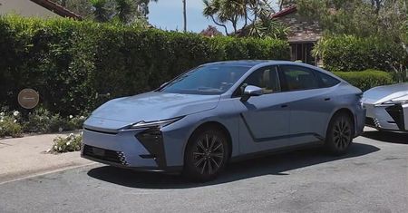 Wideo: nowy Lexus ES. Hybryda ORAZ elektryk!