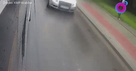 Wypadek na pasach w Krakowie. Wstrząsające nagranie