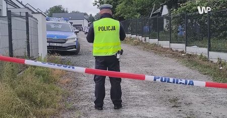 Służby na działce w Lutoryżu. Policja przeczesuje teren metr po metrze