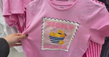 Polują na te T-shirty z Pepco. Kosztują tylko 20 zł