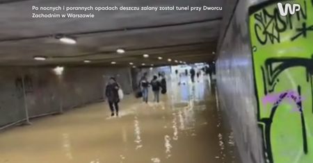 Woda aż po same kostki. Zalało tunel pod dworcem w Warszawie
