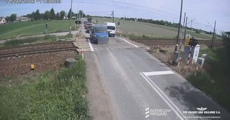 "Kilka sekund mogło zapobiec poważnemu wypadkowi". PLK pokazało nagranie