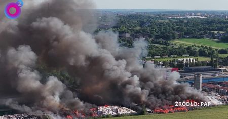 Czarny dym nad Śląskiem. Pożar w Chorzowie. Widać aż z Katowic