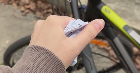 Lepiej mieć te rzeczy przy rowerze. Dzięki temu unikniesz mandatu