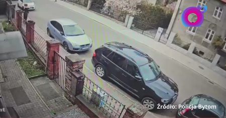 Niósł to na głowie. Sceny pod kościołem w Bytomiu