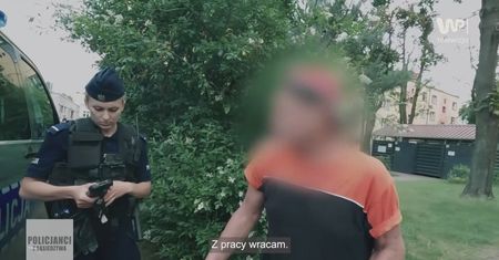 Wracał z pracy. Nagle podbiegła policjantka. Tak się tłumaczył