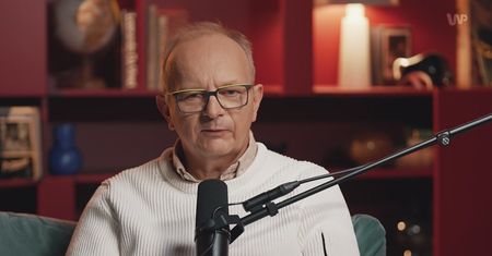 Poznają go po okularach. Mówi, co słyszy na ulicy