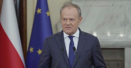Tak Tusk wyjaśniał obniżkę cen paliw. Pełne nagranie