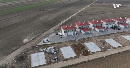 Budują osiedle w szczerym polu. "Nie mamy nawet kanalizacji"