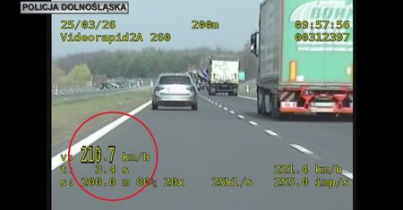 [Wideo] Pędził "eską" 210 km/h. Kierowca nie stracił prawa jazdy
