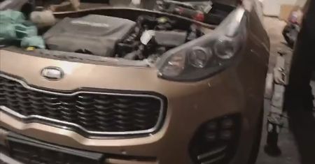Wideo: Rozbili dziuplę samochodową. Auta były już w częściach