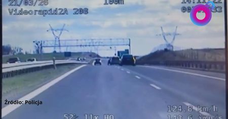 Jechał na czołówkę z radiowozem. Nagranie z S3