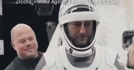 Jego życie "diametralnie się zmieniło". Sławosz Uznański-Wiśniewski o sławie.