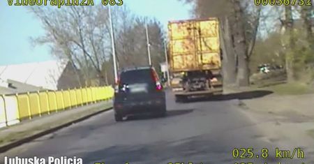 Wyprzedzał na przejściu. Wszystko się nagrało